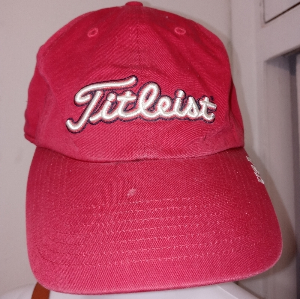 TITLEIST USA RED EMBROIDERED ADJUSTABLE GOLF CAP 100% COTTON OS